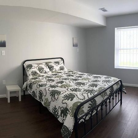 Private Cozy Apartment W/ 3Brs Newark Kültér fotó
